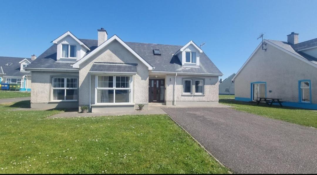Holiday Home バンドラン エクステリア 写真